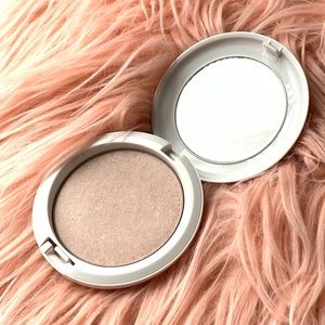 Mac Cosmetics Beauty Powder